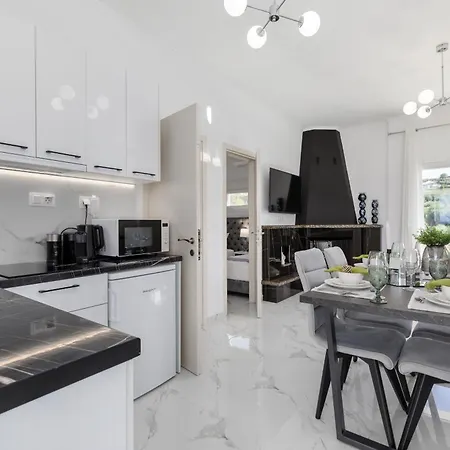 Stork Apartment Hanioti
