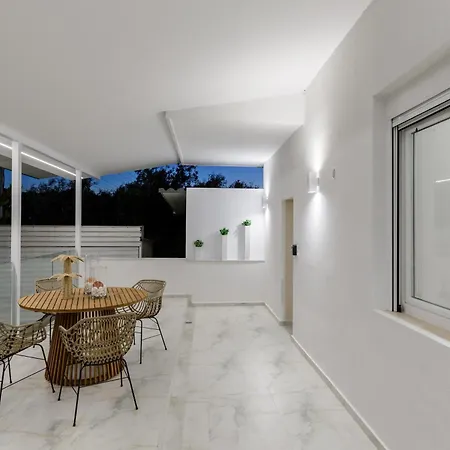 Stork * חניוטי